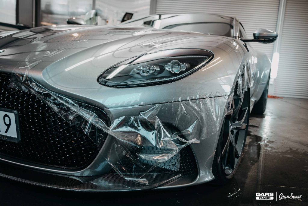 Aston Martin DBS Superleggera - bezbarwna folia ochronna - carscare.pl