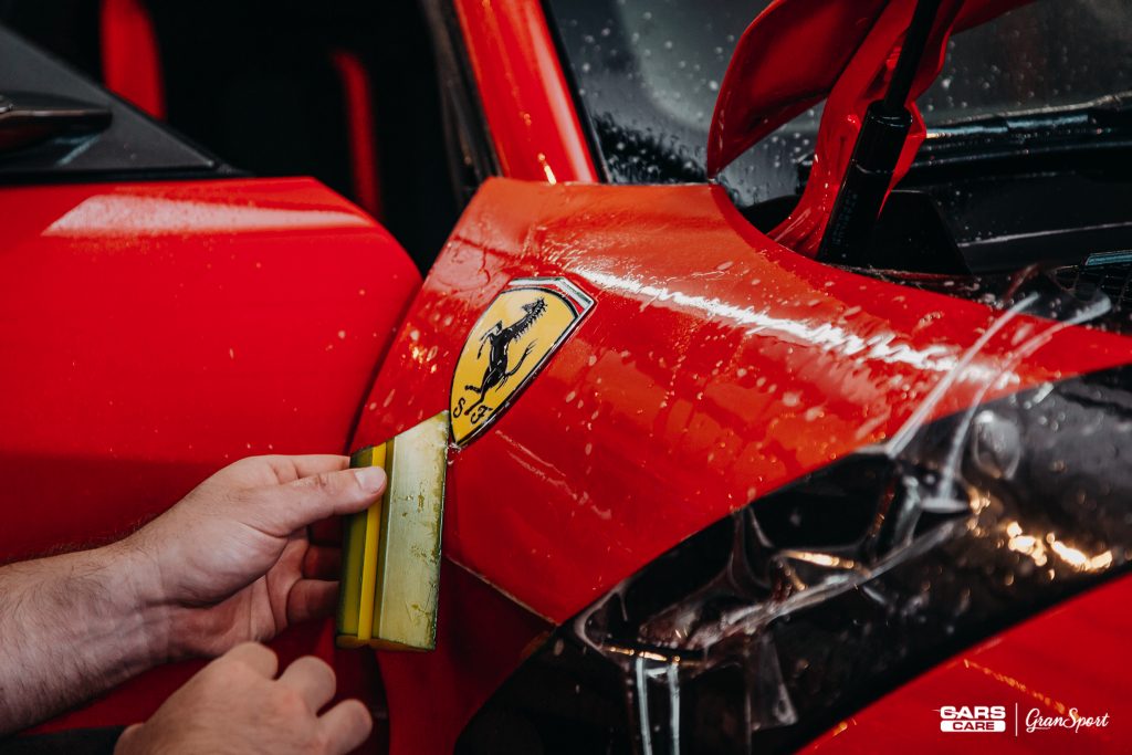 Ferrari F12tdf - bezbarwna folia ochronna - carscare.pl