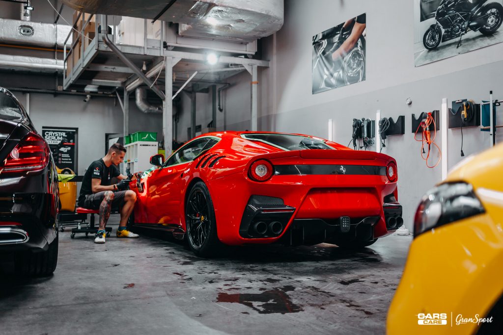 Ferrari F12tdf - detailingowe mycie auta - carscare.pl
