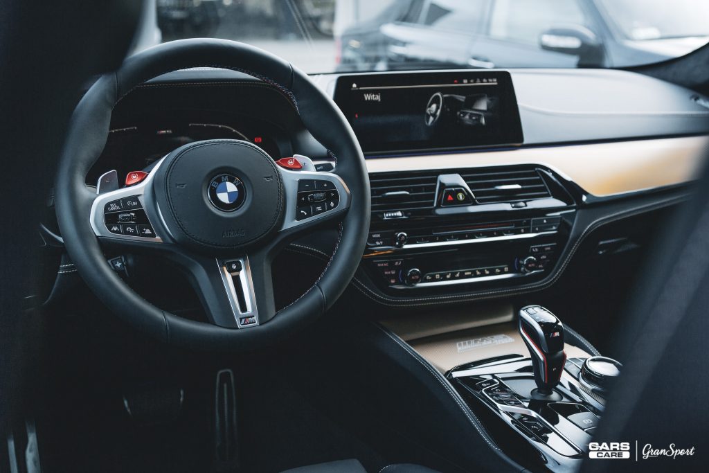 BMW M5 - Bezbarwna folia ochronna - carscare.pl