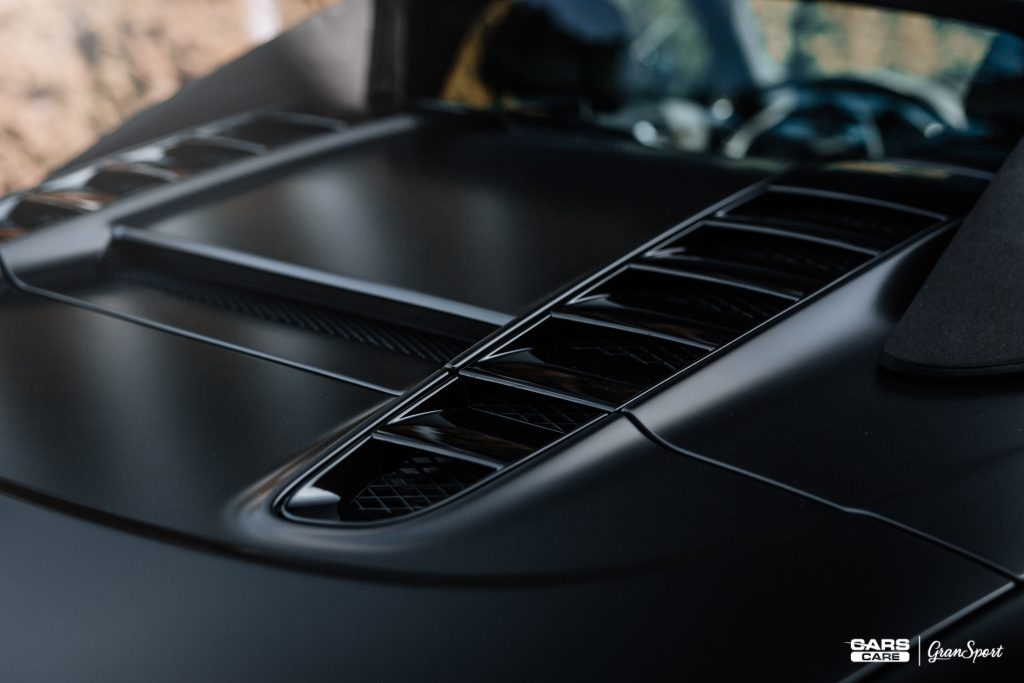 Audi R8 Spyder - Zmiana koloru auta folią - carscare.pl