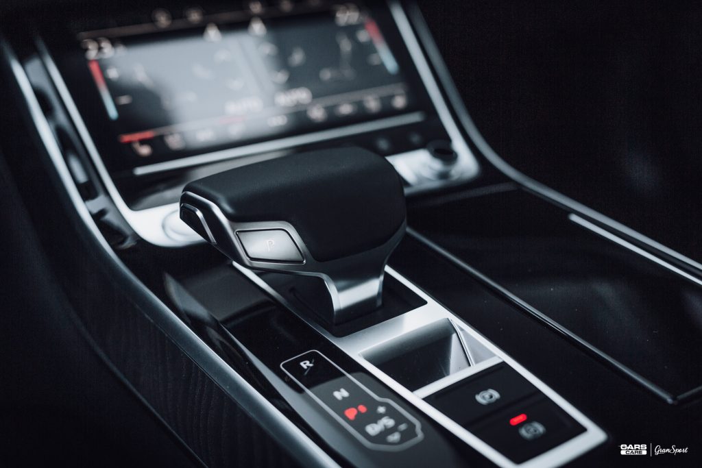 Audi A8 - Zabezpieczenie auta bezbarwną folią ochronną - carscare.pl