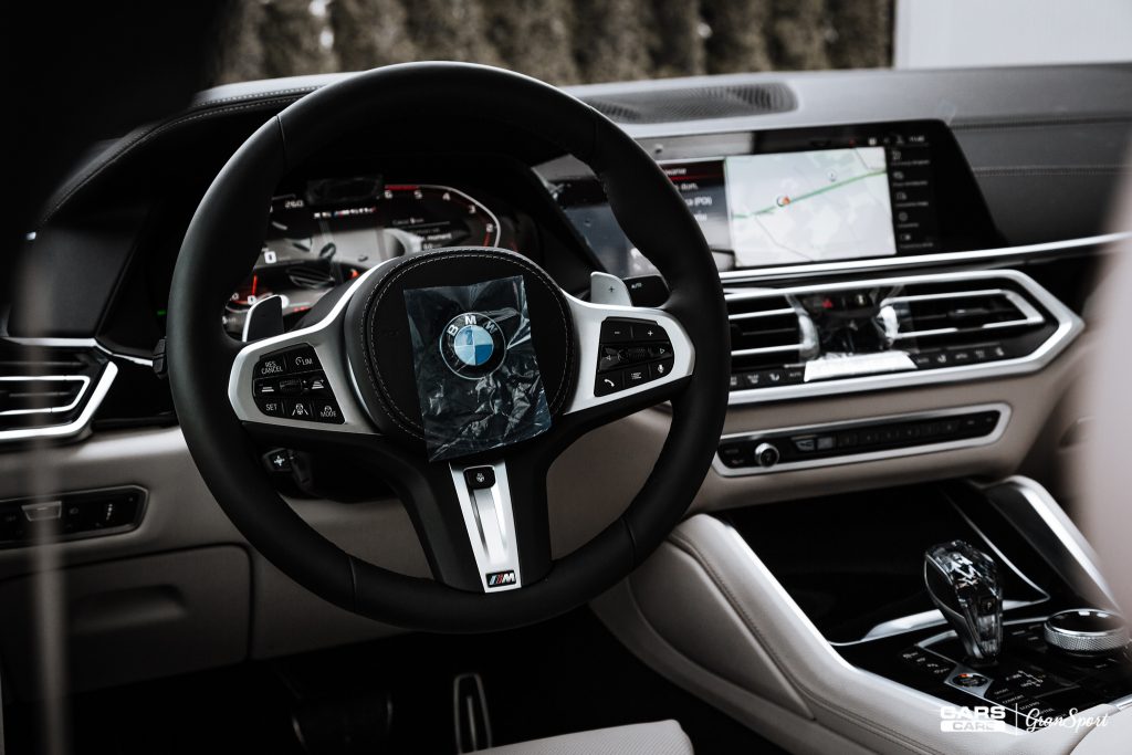 BMW X6 M50d G06 - Zmiana koloru auta folią - carscare.pl