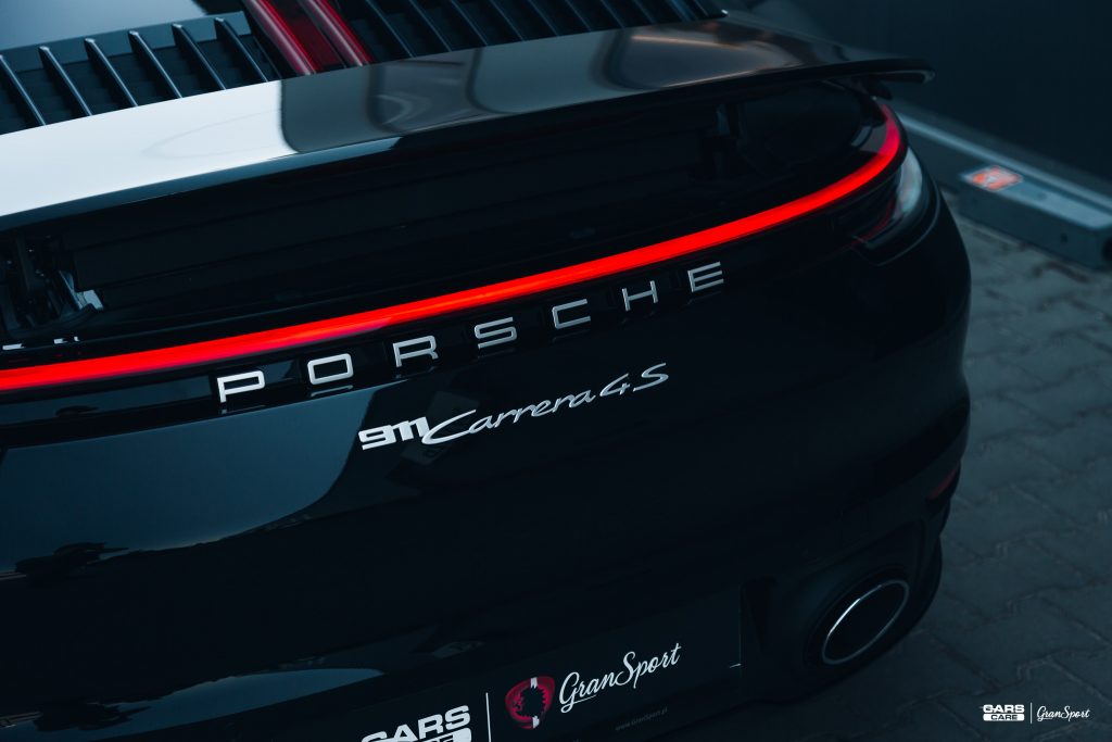 Porsche 911 992 - Zabezpieczenie auta bezbarwną folią ochronną - carscare.pl