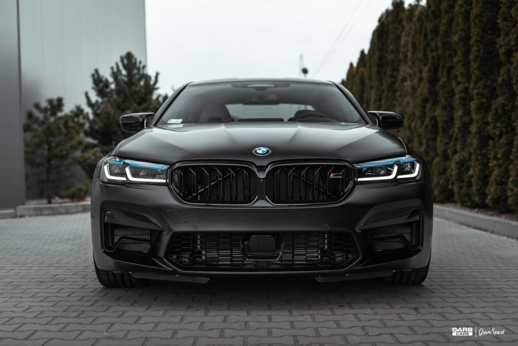 BMW M5 - Zabezpieczenie auta bezbarwną folią ochronną - carscare.pl