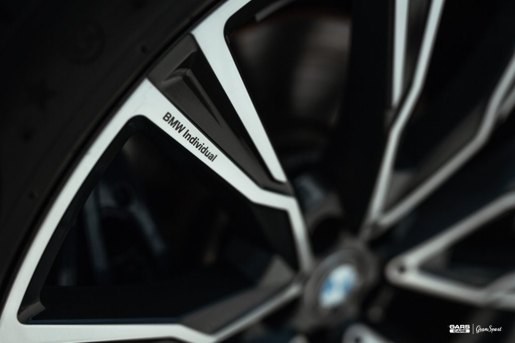 BMW X7 M50d - Zabezpieczenie auta bezbarwną folią ochronną - carscare.pl
