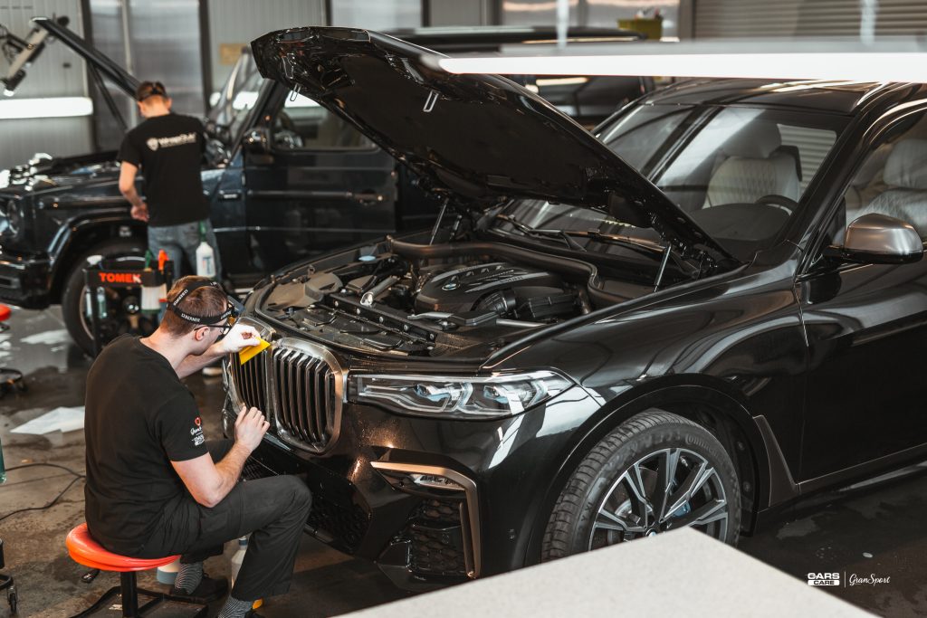 BMW X7 M50i - Zabezpieczenie auta bezbarwną folią ochronną - carscare.pl
