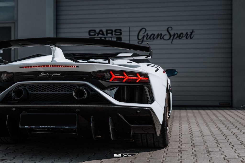 Lamborghini Aventador SVJ - Zabezpieczenie auta bezbarwną folią ochronną - carscare.pl