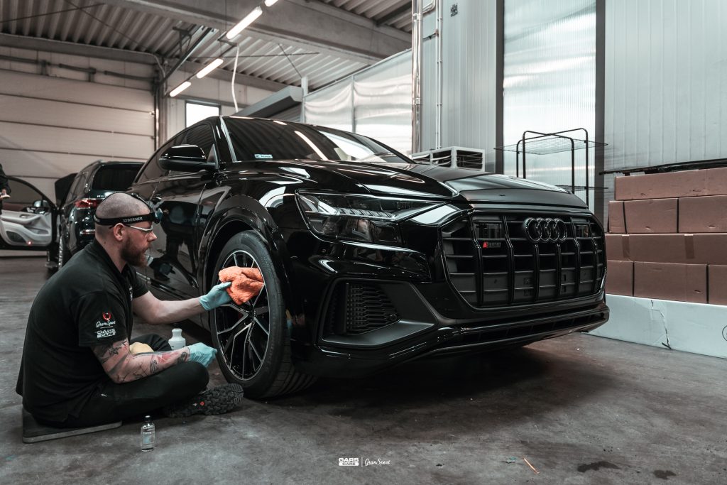 Audi SQ8 - Zabezpieczenie auta bezbarwną folią ochronną - carscare.pl