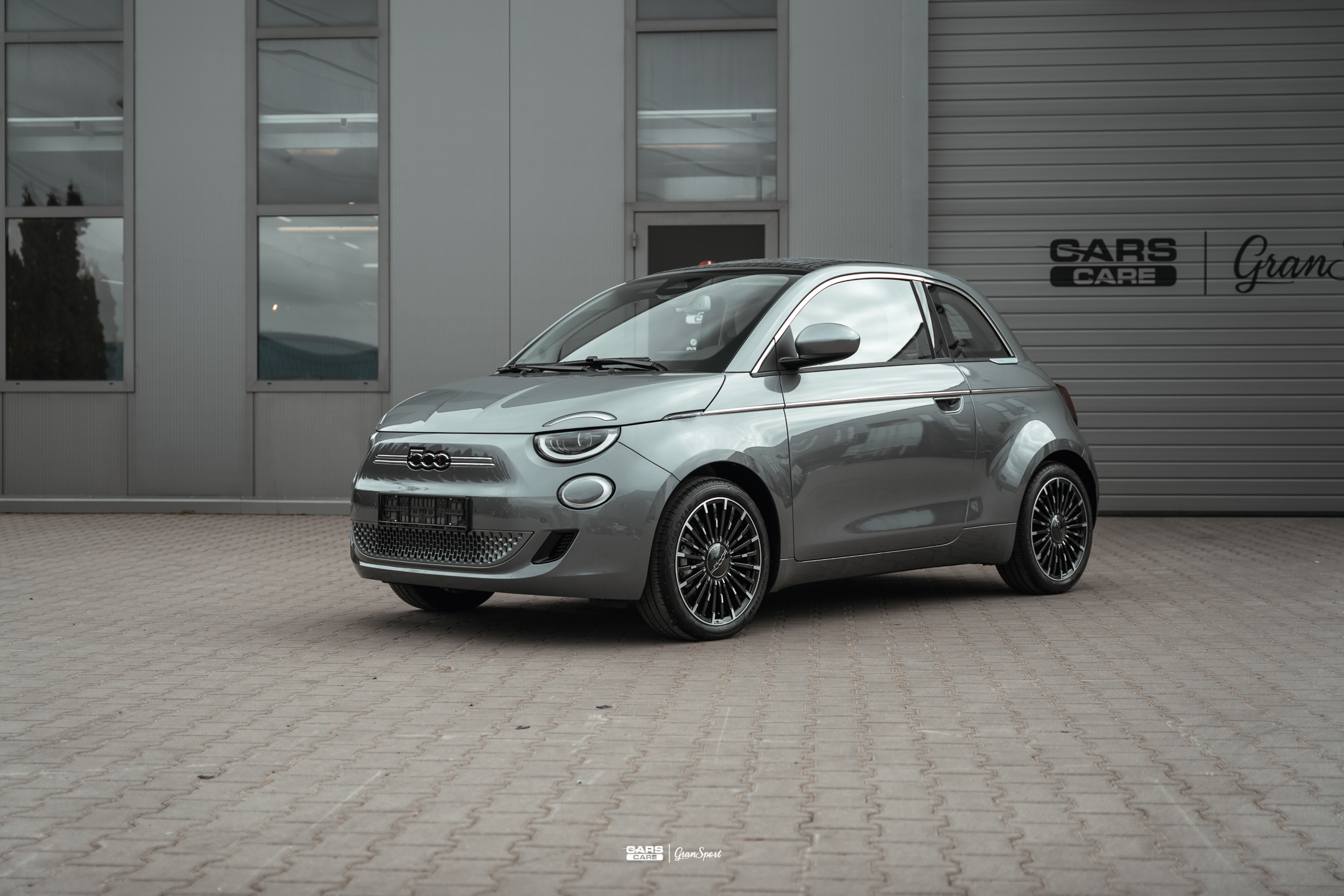 Fiat 500E - Zabezpieczenie auta bezbarwną folią ochronną - carscare.pl