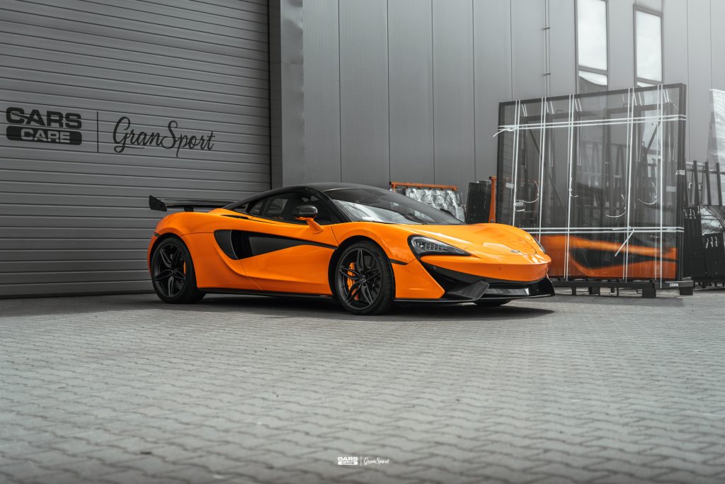 McLaren 570S - Zabezpieczenie auta bezbarwną folią ochronną - carscare.pl