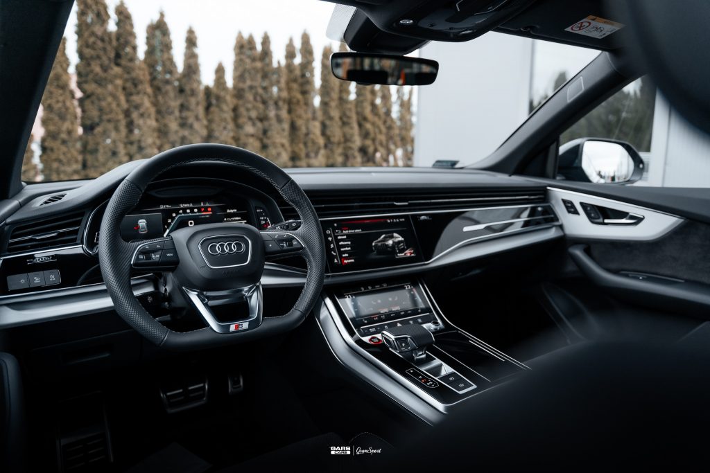 Audi SQ8 - Zabezpieczenie auta bezbarwną folią ochronną - carscare.pl