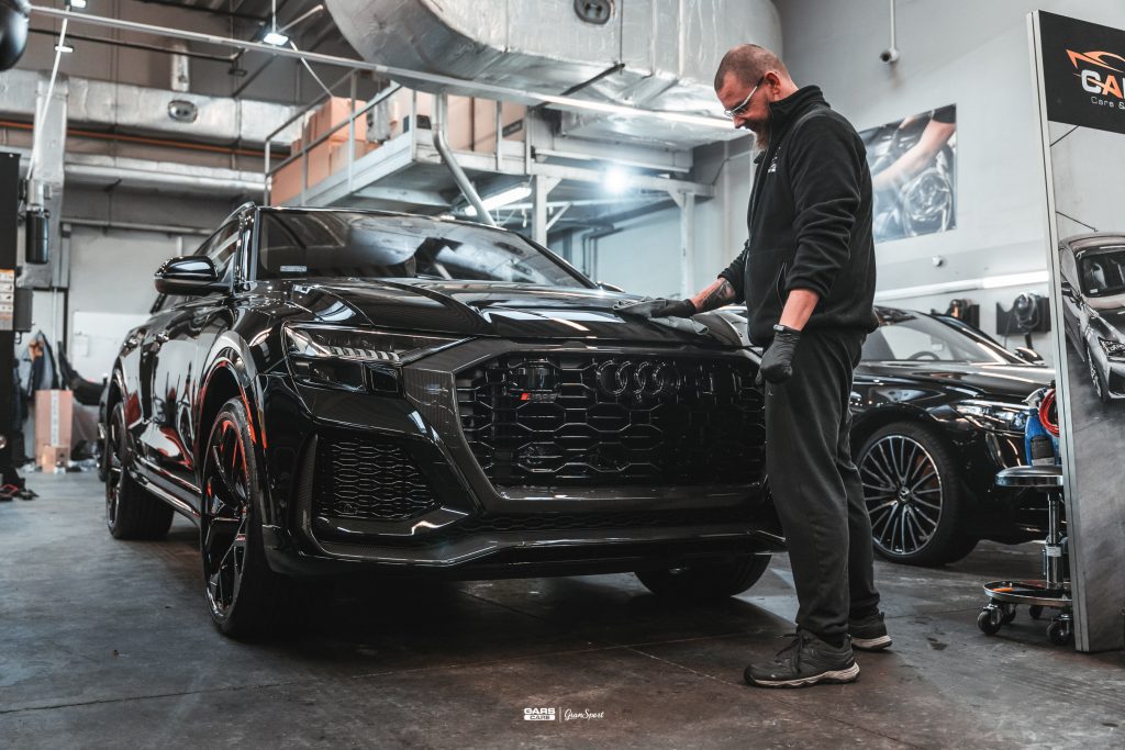 Audi RSQ8 - Zabezpieczenie auta bezbarwną folią ochronną - carscare.pl
