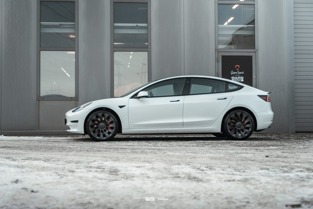 Tesla Model 3 - Zabezpieczenie auta bezbarwną folią ochronną - carscare.pl