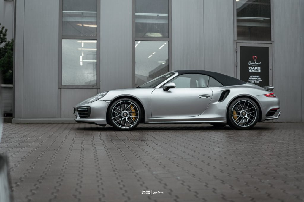 Porsche 911 Turbo S Cabrio - Zabezpieczenie auta bezbarwną folią ochronną - carscare.pl