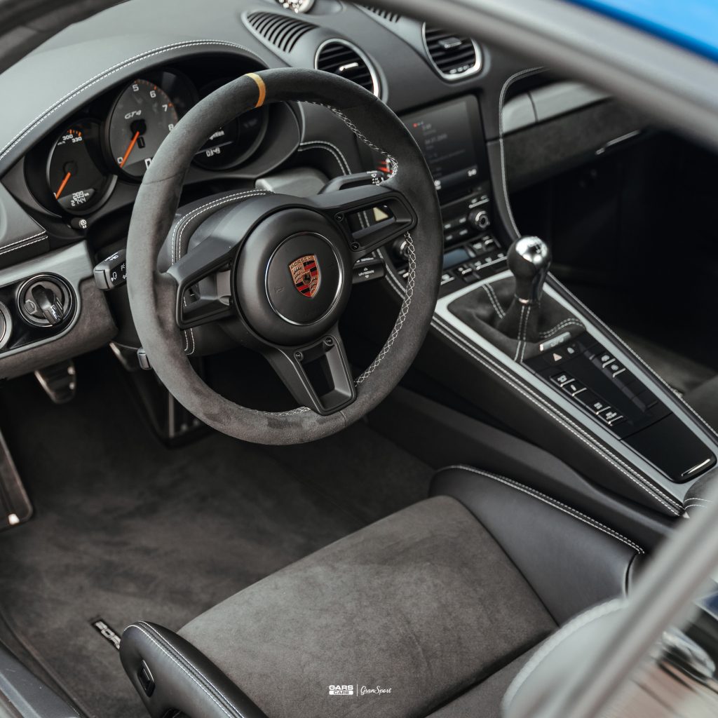 Porsche 718 GT4 - Zabezpieczenie auta bezbarwną folią ochronną - carscare.pl