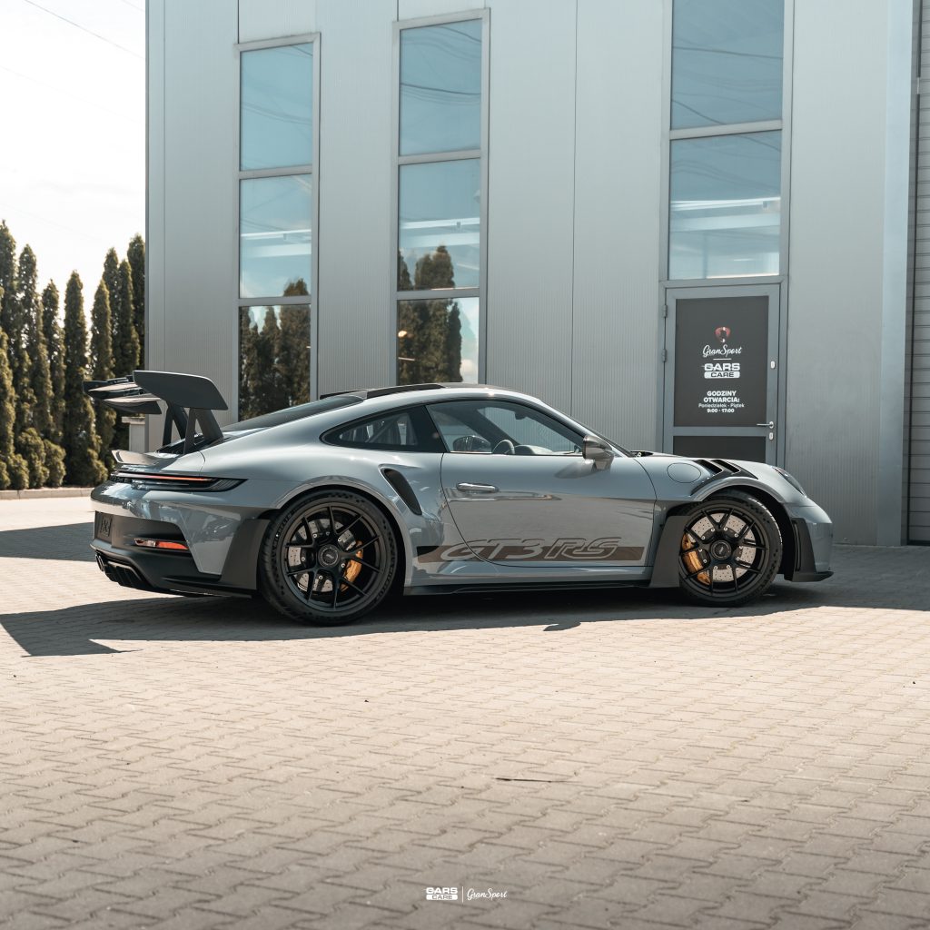 Porsche 911 992 GT3 RS - Zabezpieczenie auta bezbarwną folią ochronną - carscare.pl
