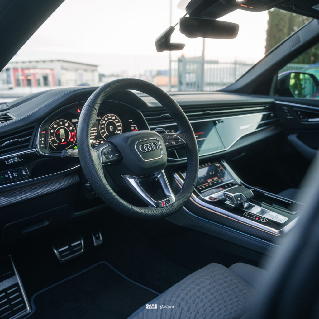 Audi RSQ8 - Zabezpieczenie auta bezbarwną folią ochronną - carscare.pl